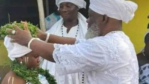 Una niña de 12 años se casó con un sumo sacerdote de 63 años en una "ceremonia tradicional" en Ghana. (Foto: Redes Sociales)
