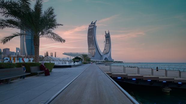 El Corniche es un paseo marítimo que discurre junto al mar en Qatar. Foto: Shutterstock