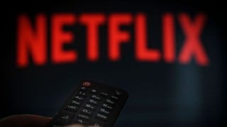 Netflix prueba cambiar de modelo: no más maratones, sino un episodio a la semana