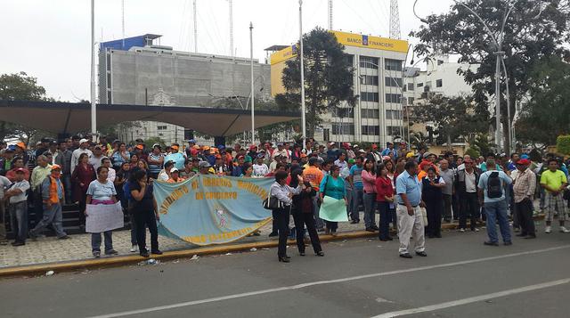 Chiclayo en medio de protestas de trabajadores y basura [Fotos] - 2