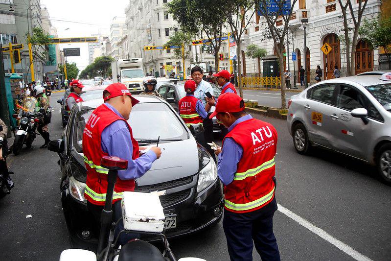 Esta mañana, agentes de la Autoridad de Transporte Urbano para Lima y Callao (ATU) intervinieron 14 vehículos que realizaban servicio de taxi colectivo en el centro de Lima (Foto: ATU)