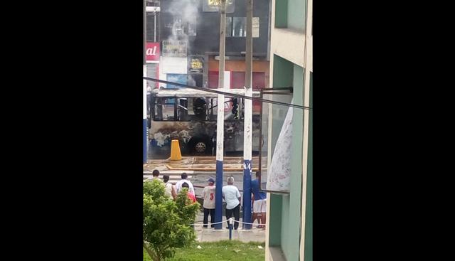 Incendio ocurrió esta mañana en el Rímac. Cinco unidades de bomberos atendieron la emergencia.