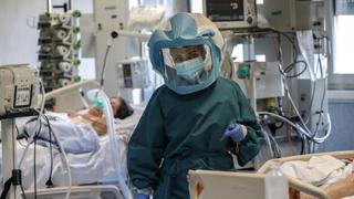 Italia vuelve a superar los 800 muertos de coronavirus en un día 