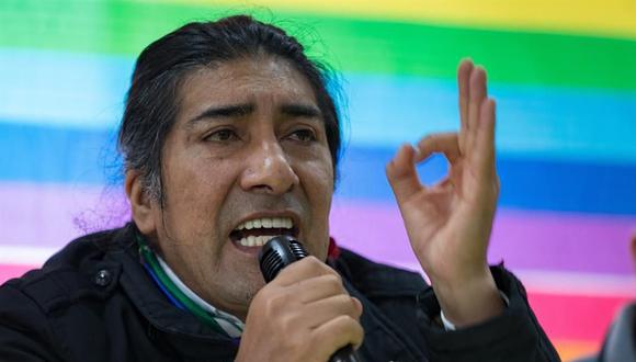El dirigente del movimiento político indígena ecuatoriano Pachakutik, Yaku Pérez, ofrece una rueda de prensa donde asegura que las elecciones del 7 de febrero fueron "una caricatura de transparencia electoral" y que no cejará en su empeño de que se recuenten los votos. (EFE/José Jácome).