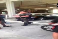 Policía afroamericana empuja a compañero por agredir a mujer que protestaba pacíficamente  