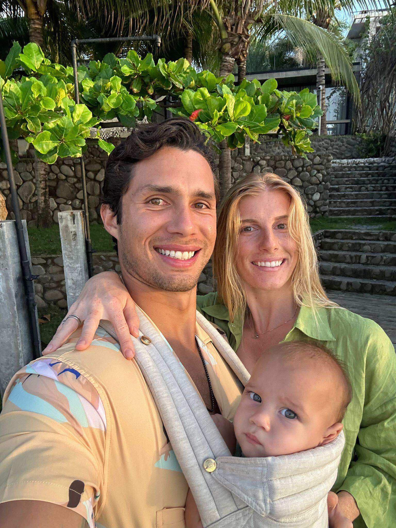 Fernandini en una foto feliz junto a su esposa Abigail y su primer hijo de 11 meses, llamado Luca.