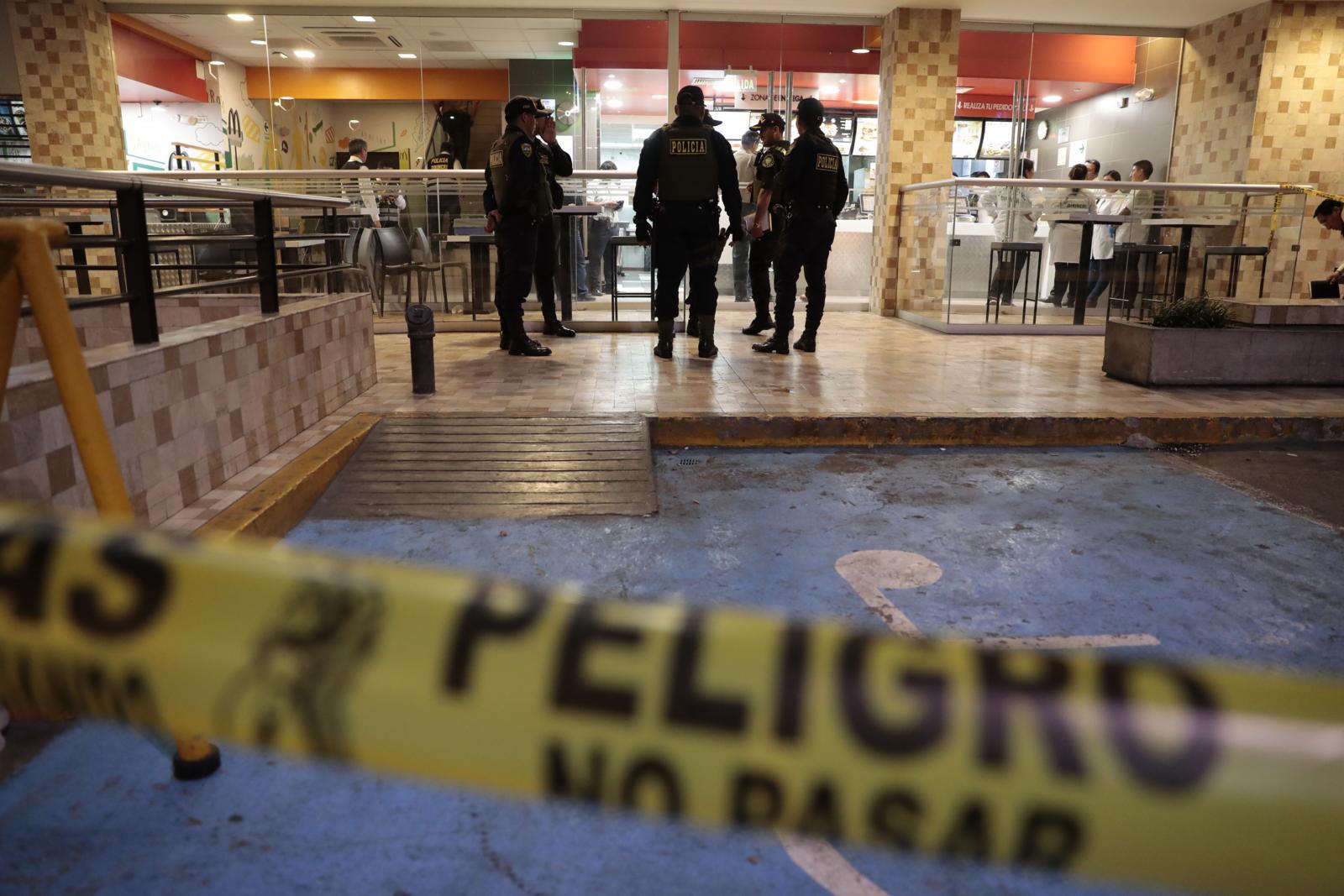La policía está cerca de identificar a los tres sicarios que acabaron con la vida de Hilario y que huyeron en un automóvil por la avenida Arenales. (Foto: Hugo Pérez)