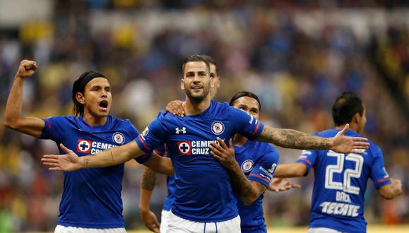 Cruz Azul logró un importante triunfo en casa ante Lobos BUAP, por la jornada 14 del campeonato. El español Edgar Méndez anotó el único gol del partido. (Foto: AP)
