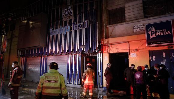 En total se necesitó de seis unidades de los bomberos.  (Foto: Joel Alonzo/ @photo.gec)