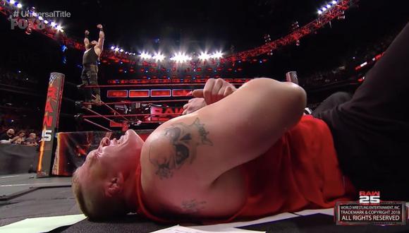 Strowman destrozó mesa de transmisión con cuerpo de Lesnar [VIDEO] (Foto: WWE)