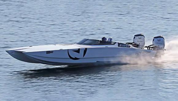 El Vision V32 ha roto el récord de mayor velocidad sobre agua al llegar a 175 km/h.