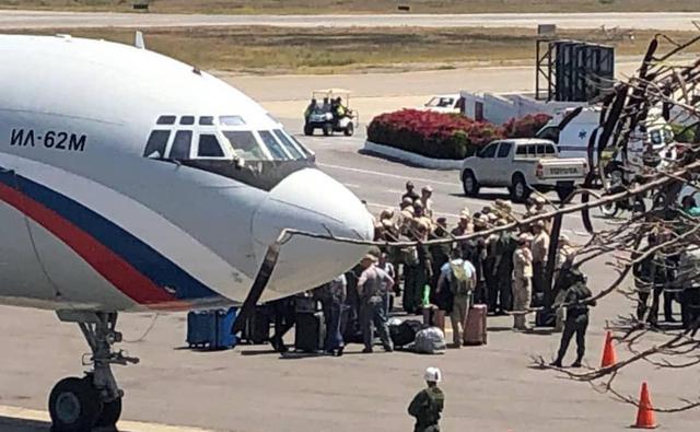 Venezuela: Llegan a Maiquetía dos aviones rusos con 99 militares y 35 toneladas de cargamento.