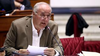 García Belaunde exige la renuncia de Vizcarra "por incapaz"