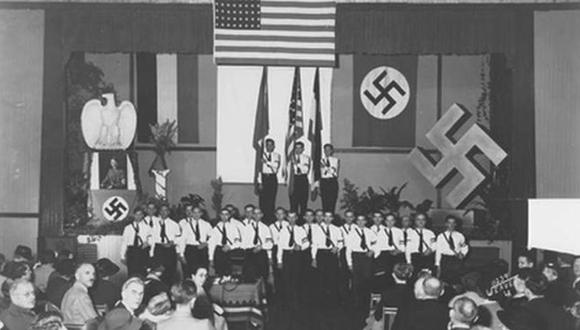Simpatizantes del nazismo celebraron el cumpleaños de Adolf Hitler en la Casa Alemana en Los Ángeles en 1935. (Foto: cortesía Steven Ross)