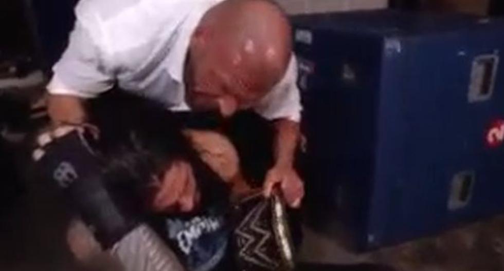 Triple H y el vergonzoso acto ante Dean Ambrose que da la vuelta al mundo tras Monday Night Raw de WWE. (Foto: Internet)