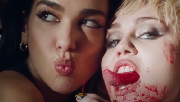 Miley Cyrus y Dua Lipa estrenaron el videoclip de “Prisoner”. (Foto: Captura YouTube)