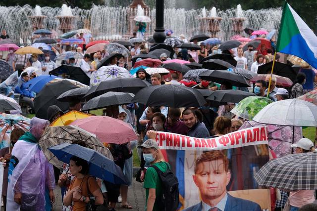 Miles se manifiestan en apoyo de Serguéi Furgal en la ciudad rusa del este de Jabárovsk. (AFP / Aleksandr YANYSHEV).