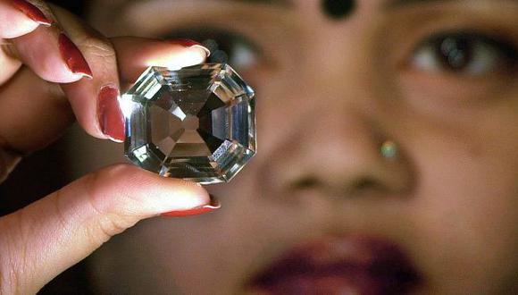 El diamante Koh-i-Noor guarda una gran historia. Varios pa&iacute;ses se han disputado la preciada piedra. Ho se encuentra en Reino Unido. La foto muestra una r&eacute;lica. (Foto: AFP)