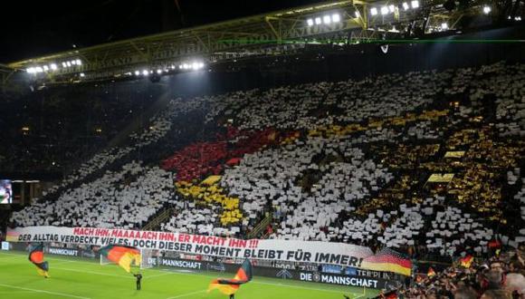 Los hinchas de Alemania y el especial mosaico para el amistoso ante Argentina. ( Foto: AFP)