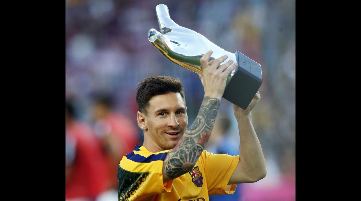 Lionel Messi lució en Camp Nou premio a mejor jugador de UEFA - 2