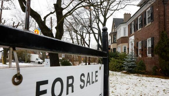 Los estafadores parecen estar aprovechándose del lucrativo mercado inmobiliario en Canadá -principalmente en Toronto- donde el precio promedio de una casa es más de US$1,2 millones. (GETTY IMAGES)