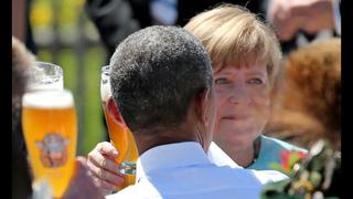 Obama y Merkel, entre salchichas y cervezas en Los Alpes