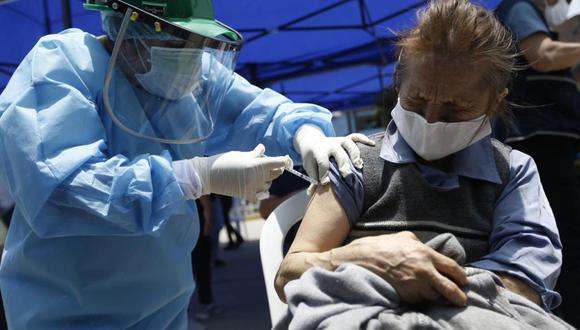 Colegio Químico Farmacéutico pidió incluir a las farmacias comunitarias y a las organizaciones privadas en el plan de vacunación contra la COVID-19. (Foto: Francisco Neyra/GEC)