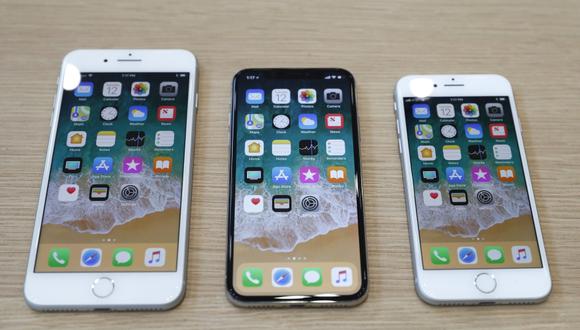 Los modelos iPhone 8 Plus, iPhone X e iPhone 8 se muestran durante un evento de lanzamiento de Apple en Cupertino, EE.UU., en setiembre de 2017. (Reuters)
