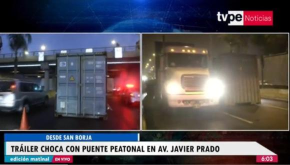 Tráiler impacta con puente peatonal en la avenida Javier Prado. Foto: TV Perú Noticias