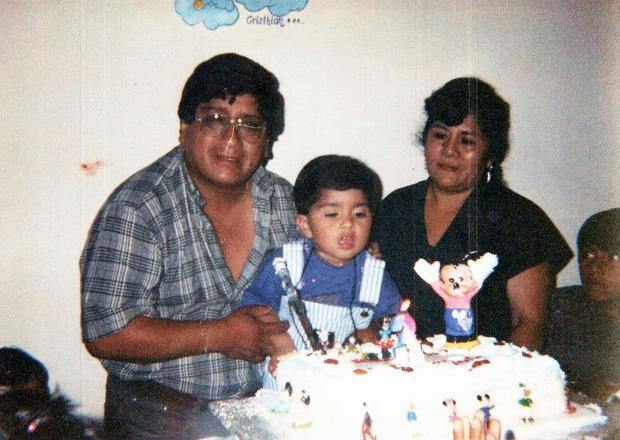 Christian Yaipén on his 3rd birthday, with his father Elmer.  (File Group 5) 