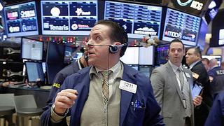 Wall Street se hunde e inversores buscan activos de refugio