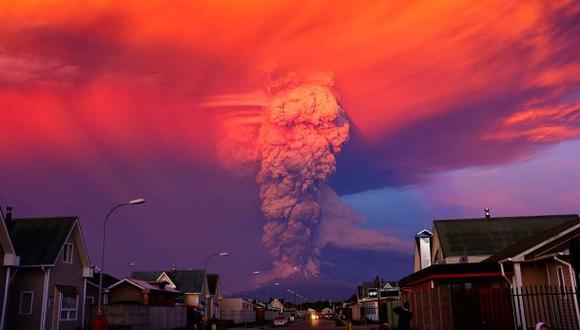 Chile en estado de excepción por erupción de volcán Calbuco