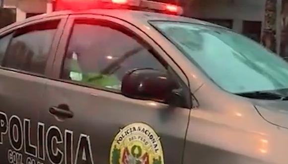 Video viral: qué pasó con dos agentes de la PNP que fueron hallados durmiendo en patrullero durante estado de emergencia en SJL | Foto: Panamericana Televisión