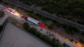 ¿Quién es responsable de la tragedia del camión de Texas en el que murieron 50 migrantes?