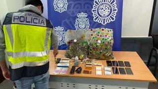 España: padres son arrestados tras obligar a su hijo a vender droga en su instituto