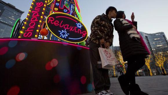 A diferencia de lo que sucede en Wenzhou, en las grandes ciudades como Beijing la Navidad sí es tolerada. (AP).
