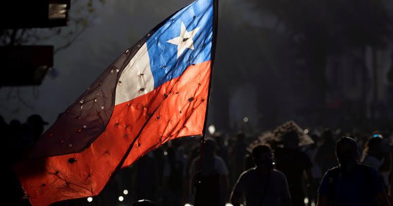 El banco central de Chile adelantó su próxima decisión de política monetaria en dos días al 4 de diciembre para proporcionar “información oportuna” sobre la economía tras semanas de disturbios.