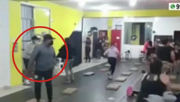 Delincuentes asaltaron a mujeres cuando realizaban clase de baile en un gimnasio en Villa El Salvador. (Foto: América Noticias)