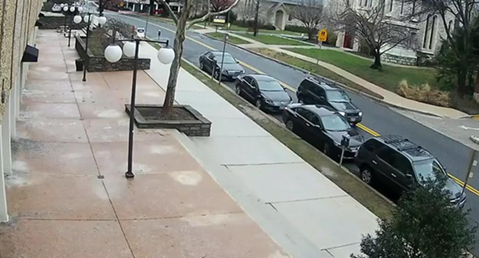El accidente ocurrió en una calle tranquila de Baltimore, EEUU, y fue publicado en YouTube. (Foto: YouTube)