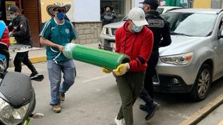 Cajamarca: sacerdote reparte oxígeno medicinal a pacientes en las zonas rurales