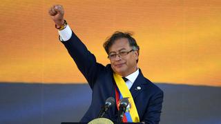 Gustavo Petro jura como el primer presidente de izquierda en la historia de Colombia