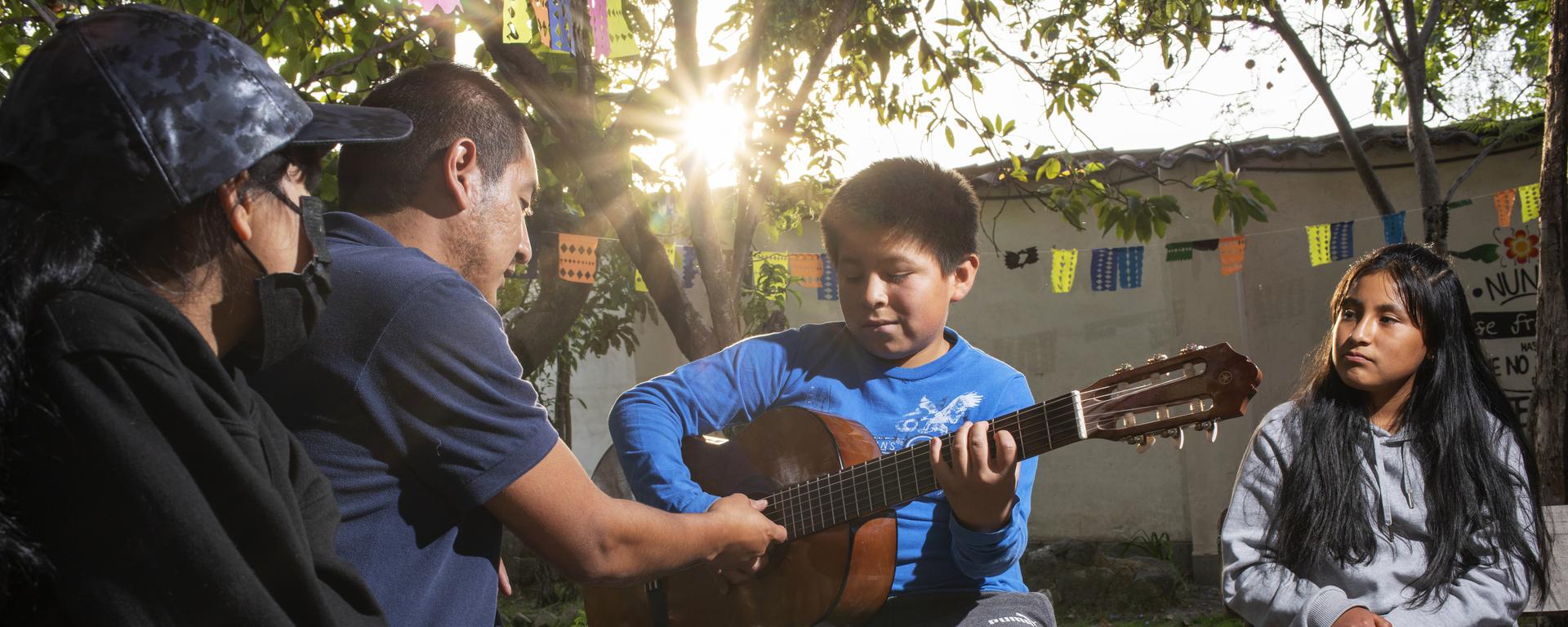 Ayacucho: El proyecto que busca sanar las heridas de la violencia con arte y música