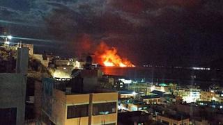 Puno: incendio se registró en la isla flotante Los Uros en el lago Titicaca