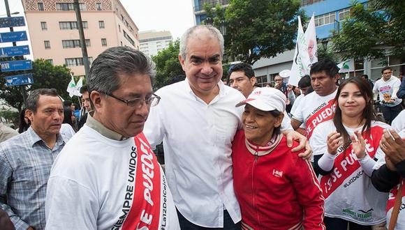 Manuel Velarde fue el primer candidato a la alcaldía de Lima en oficializar su inscripción ante el JNE. (Foto: Eduardo Cavero / El Comercio)