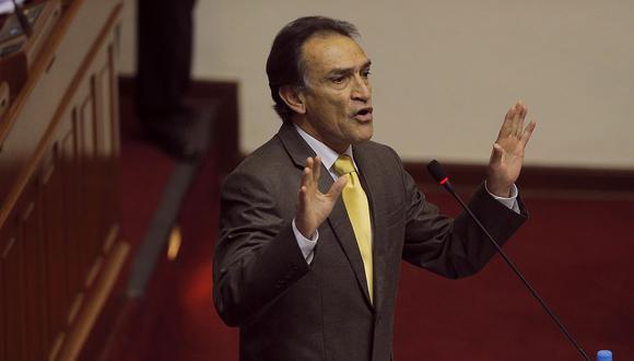 El congresista Héctor Becerril, de Fuerza Popular, ha rechazado que se haya reunido con exconsejeros del CNM. (USI)