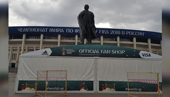 Hoy a la entrada del Estadio Luzhniki -escenario donde se inaugura el Mundial- luce, enorme, la estatua de Lenin y debajo un cartel que es signo de estos tiempos: Official Fan Shop. (Foto: archivo personal)