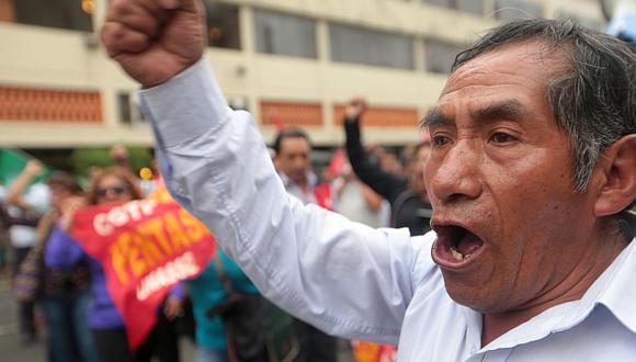 La Central Unitaria de Trabajadores del Perú (CUT) afirmó que PPK se comprometió ayer a subir la remuneración mínima. (Foto: El Comercio)