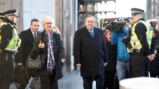 Comienza juicio por delitos sexuales al ex primer ministro escocés Alex Salmond