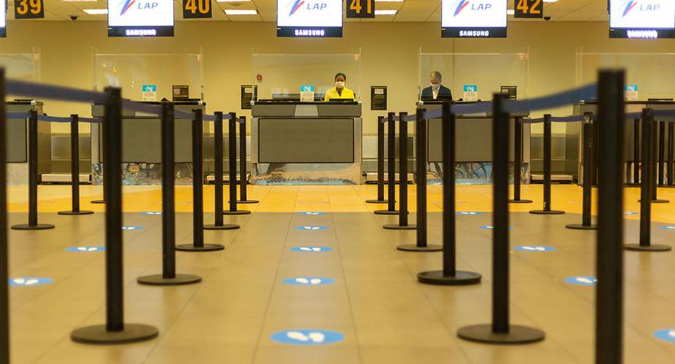 Estas limitaciones en el transporte aéreo tienen por objetivo reducir la llegada de las distintas variantes del coronavirus. (Foto: LAP)