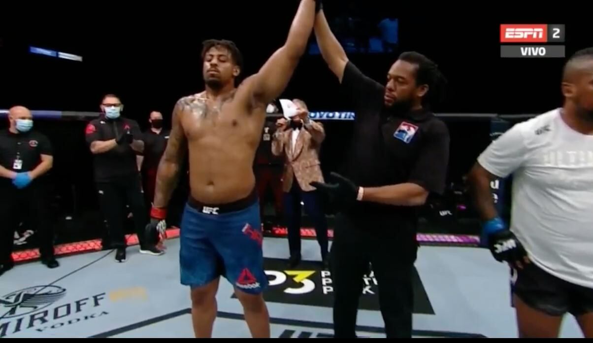 Hardy venció a De Castro por decisión de los jueces